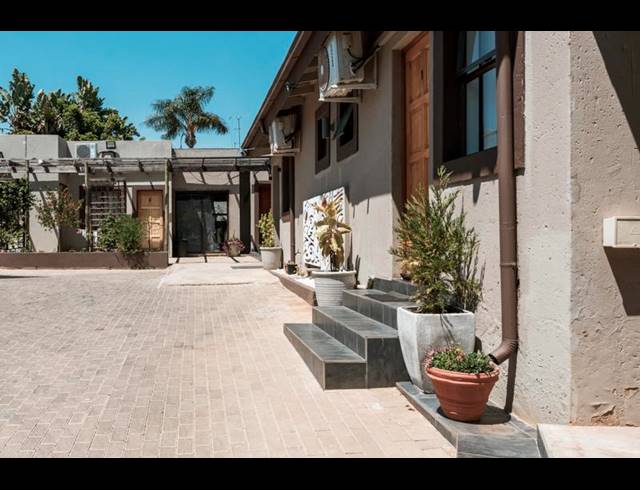 12 BEDROOM HOUSE FOR SALE IN KENSINGTON